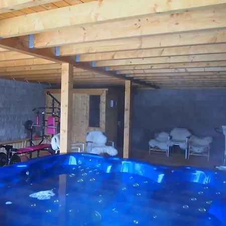 ホテル Lyzarska Bouda Domovina 3*