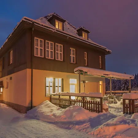 Отель Lyzarska Bouda Domovina